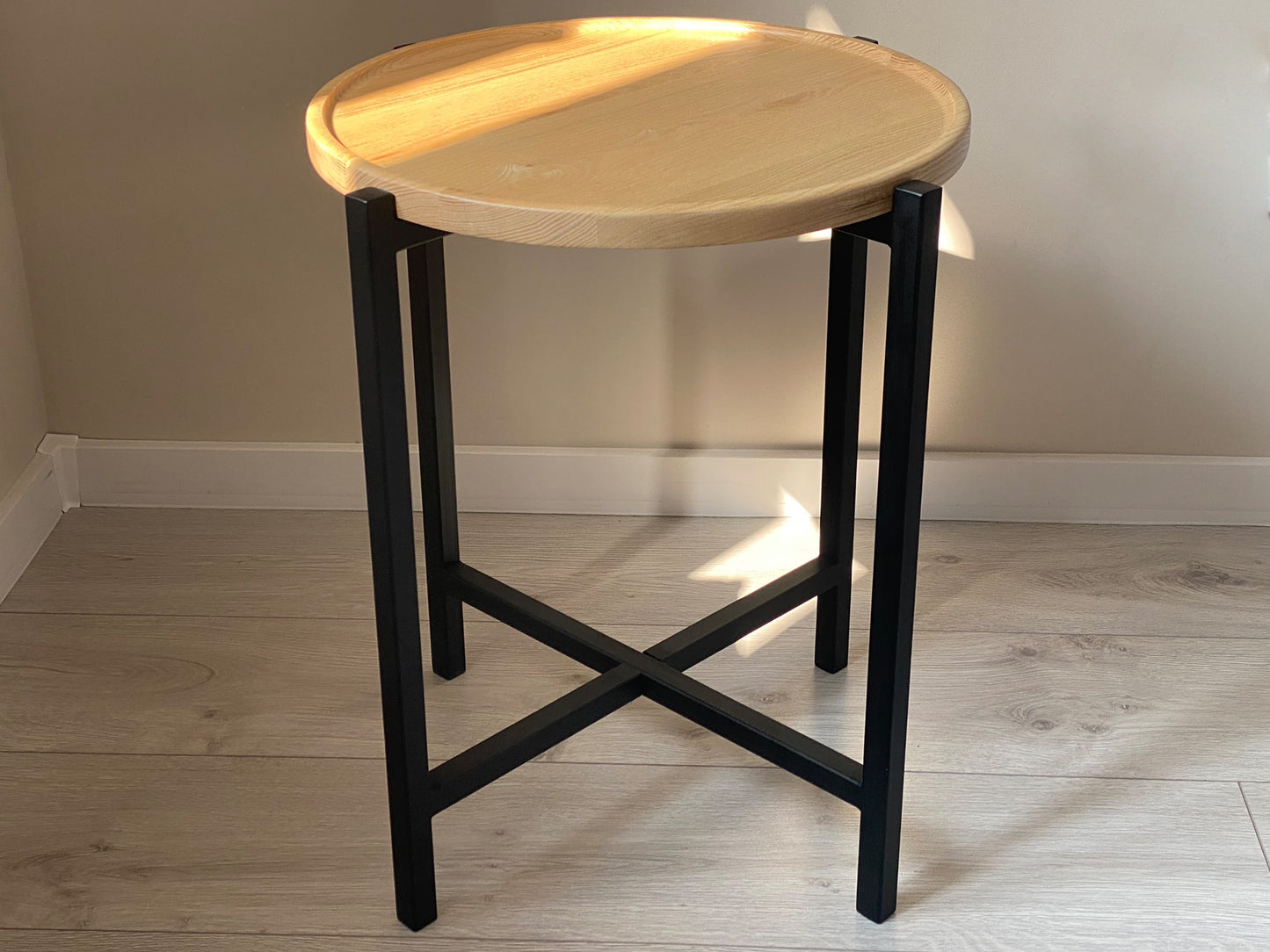 Coffe table with metal legs