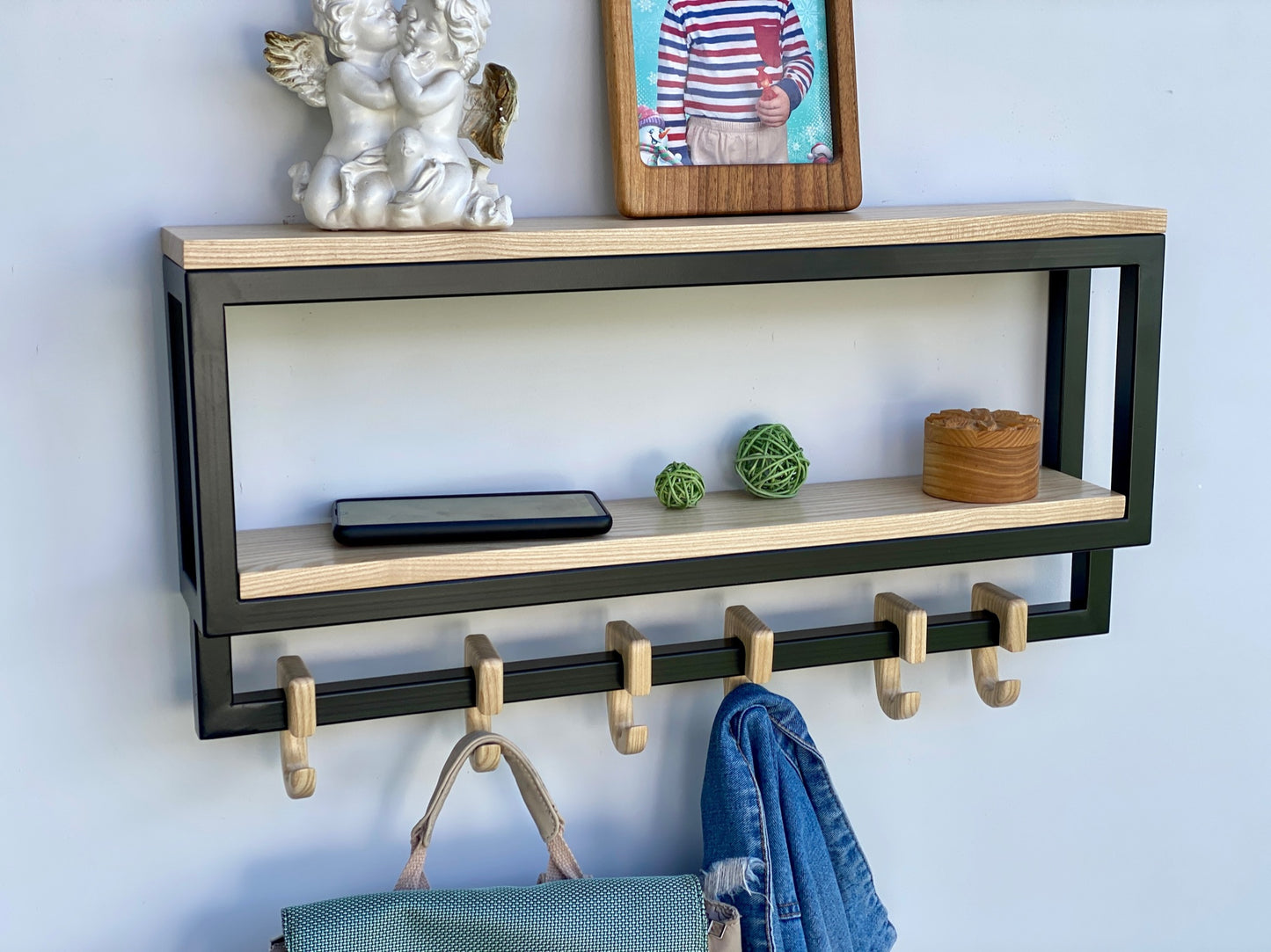 Wall shelf with hooks 60x28.5x10 cm - "Style"
