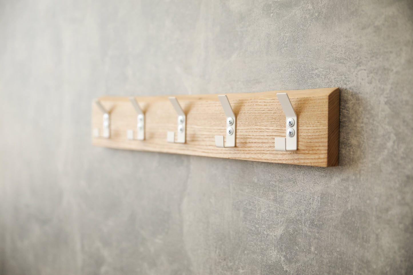 Wooden hanger with metal hooks 50x9x4 cm - "Live Edge"