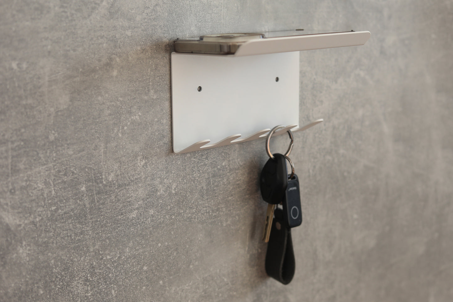 Bent metal key holder with hooks