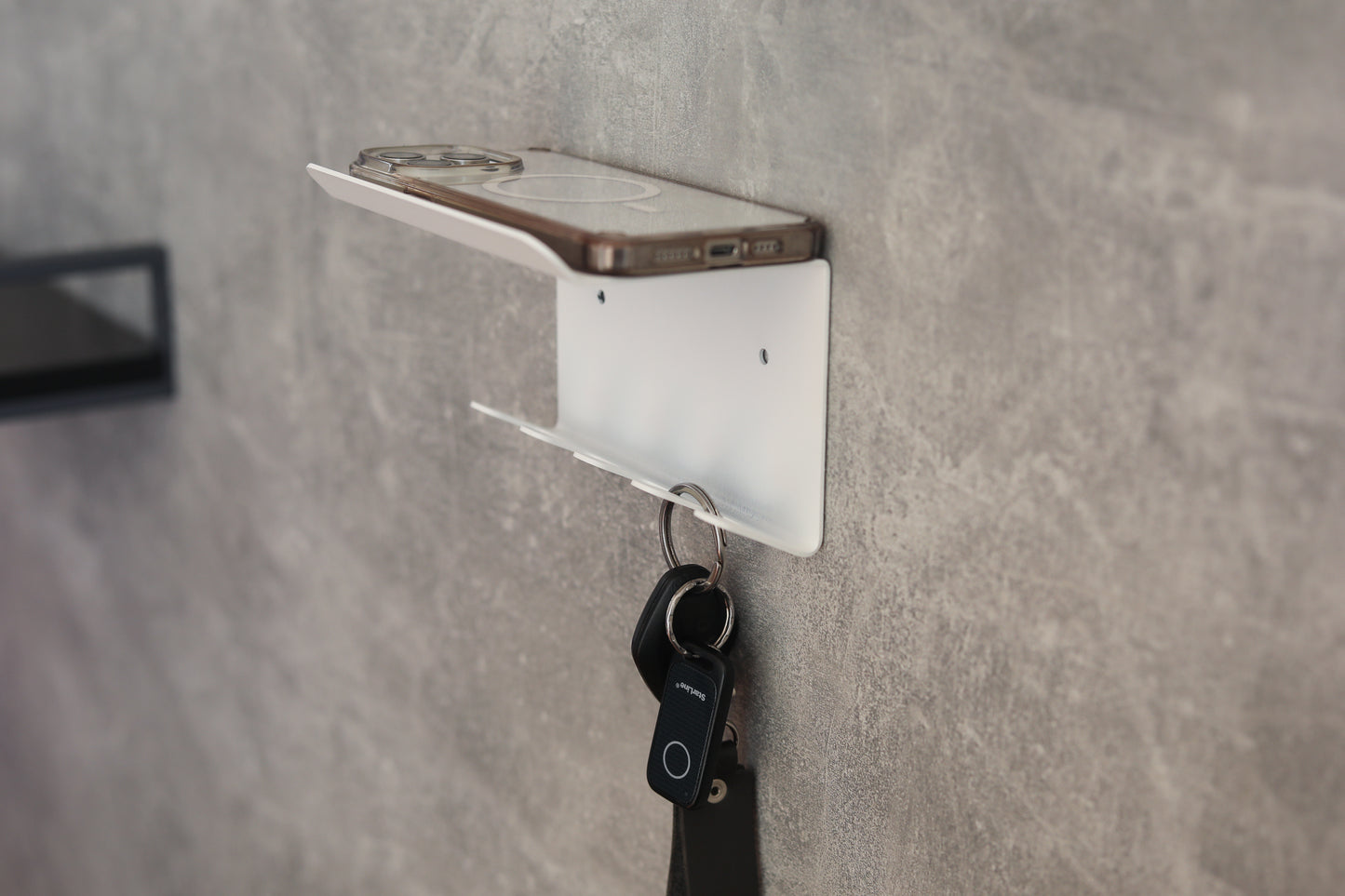 Bent metal key holder with hooks