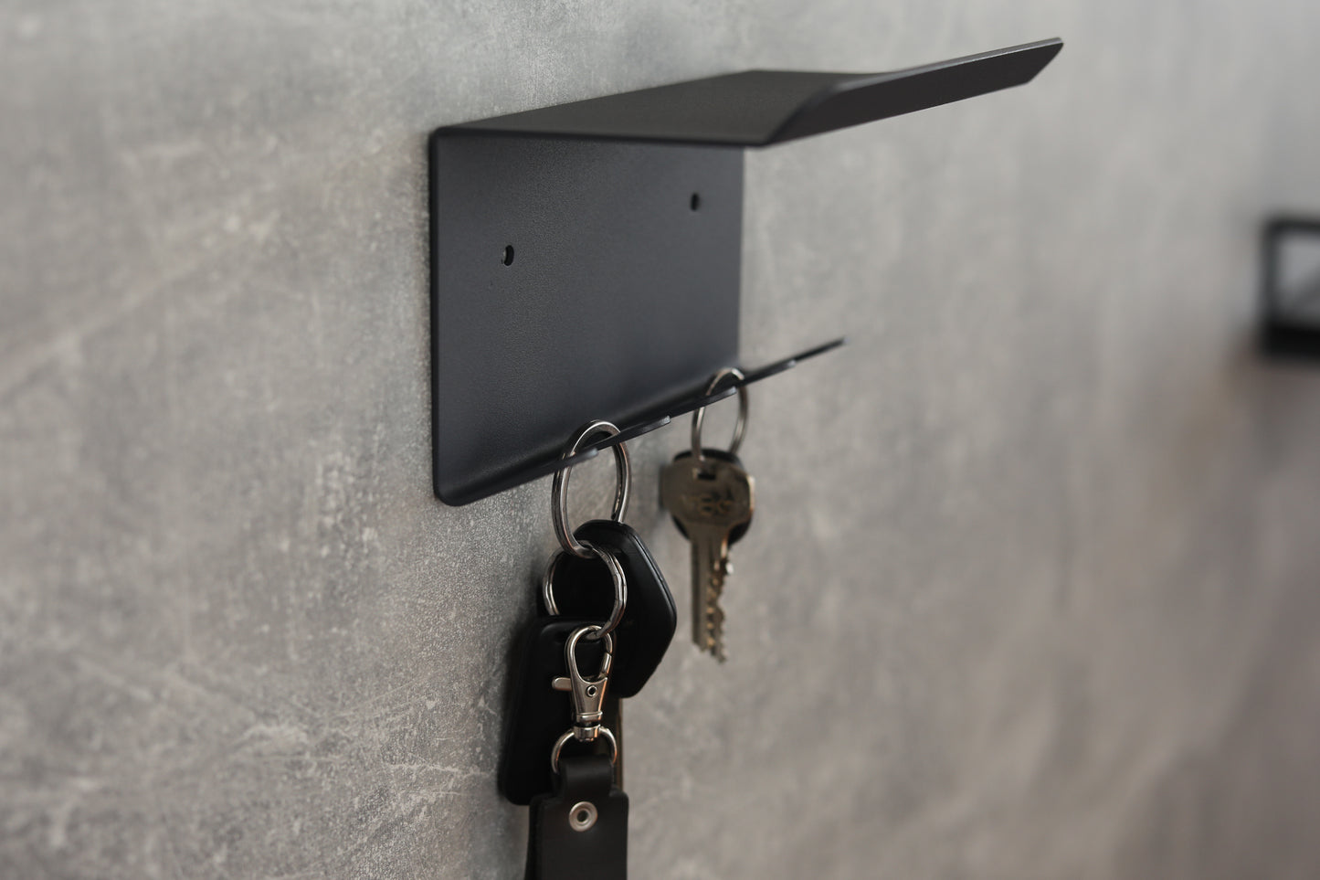 Bent metal key holder with hooks