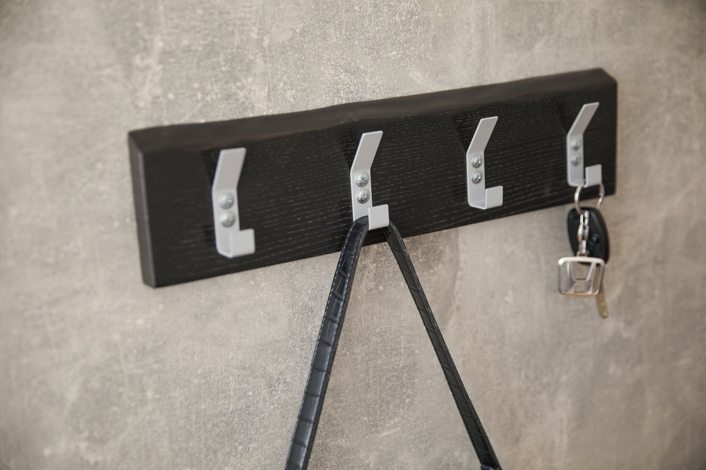 Wooden hanger with metal hooks 40x9x4 cm - "Live Edge"