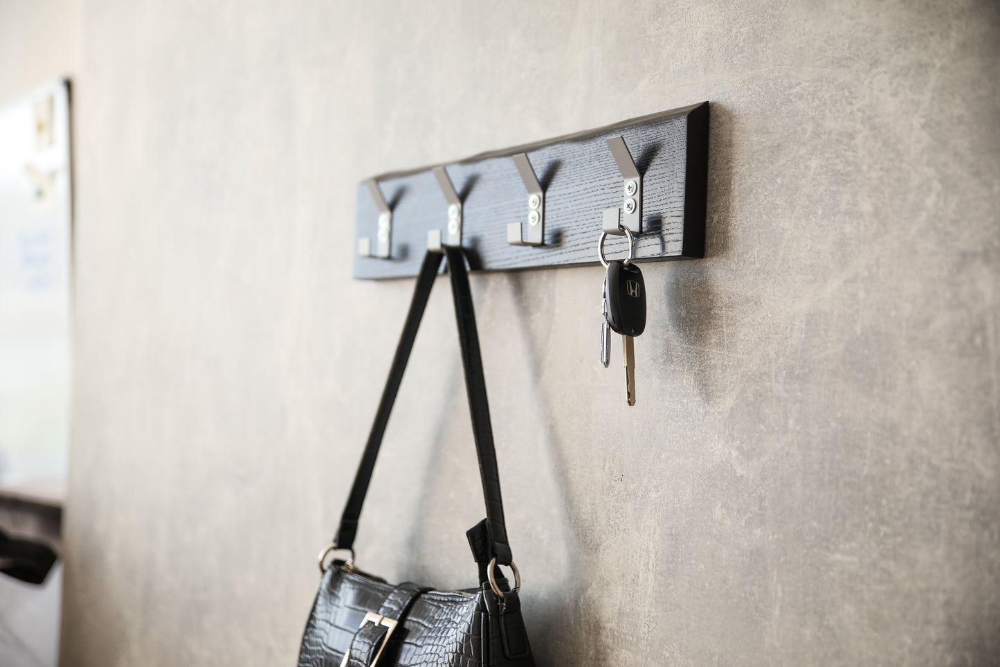 Wooden hanger with metal hooks 40x9x4 cm - "Live Edge"