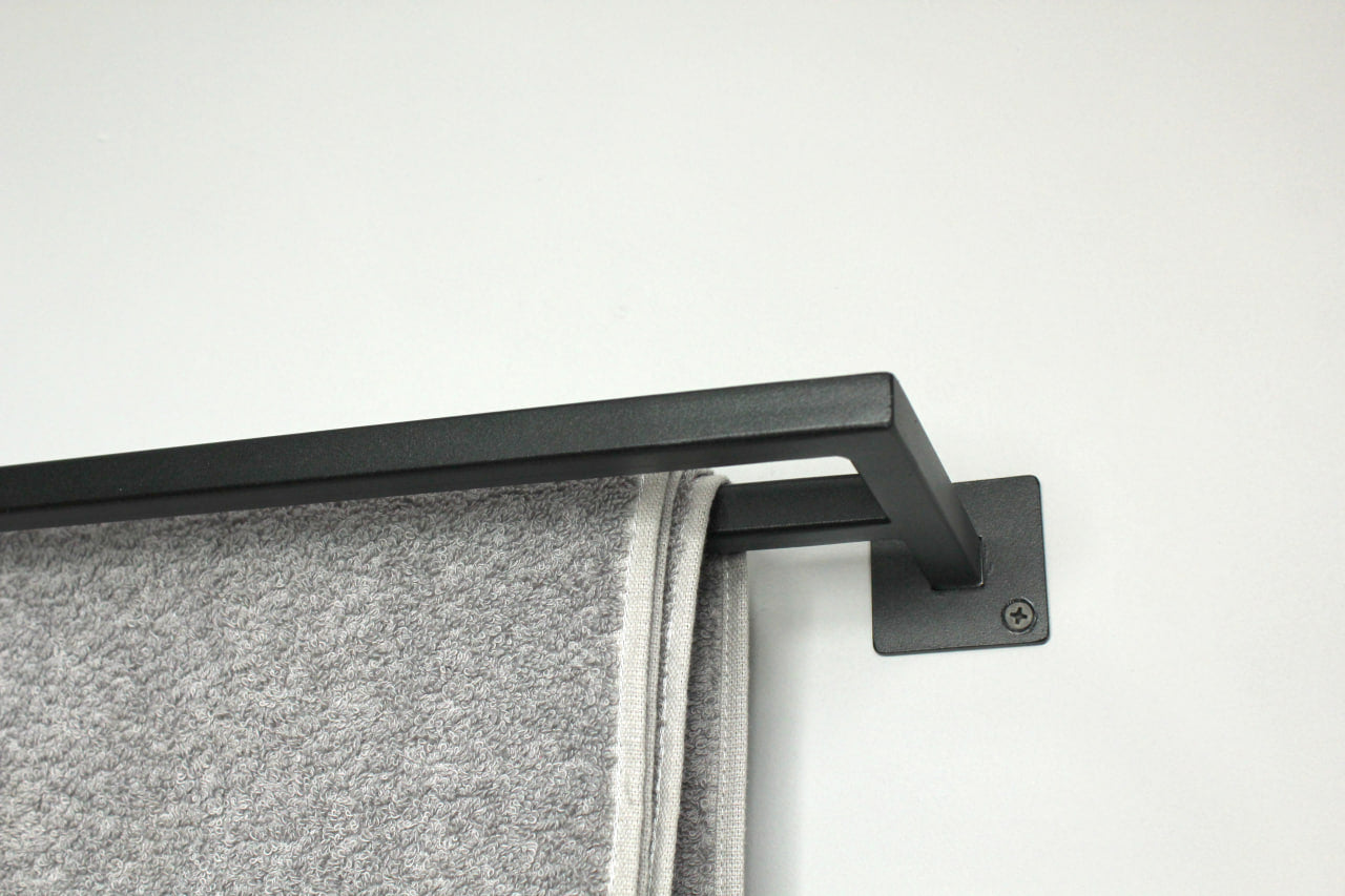 Metal towel hanger for bathroom